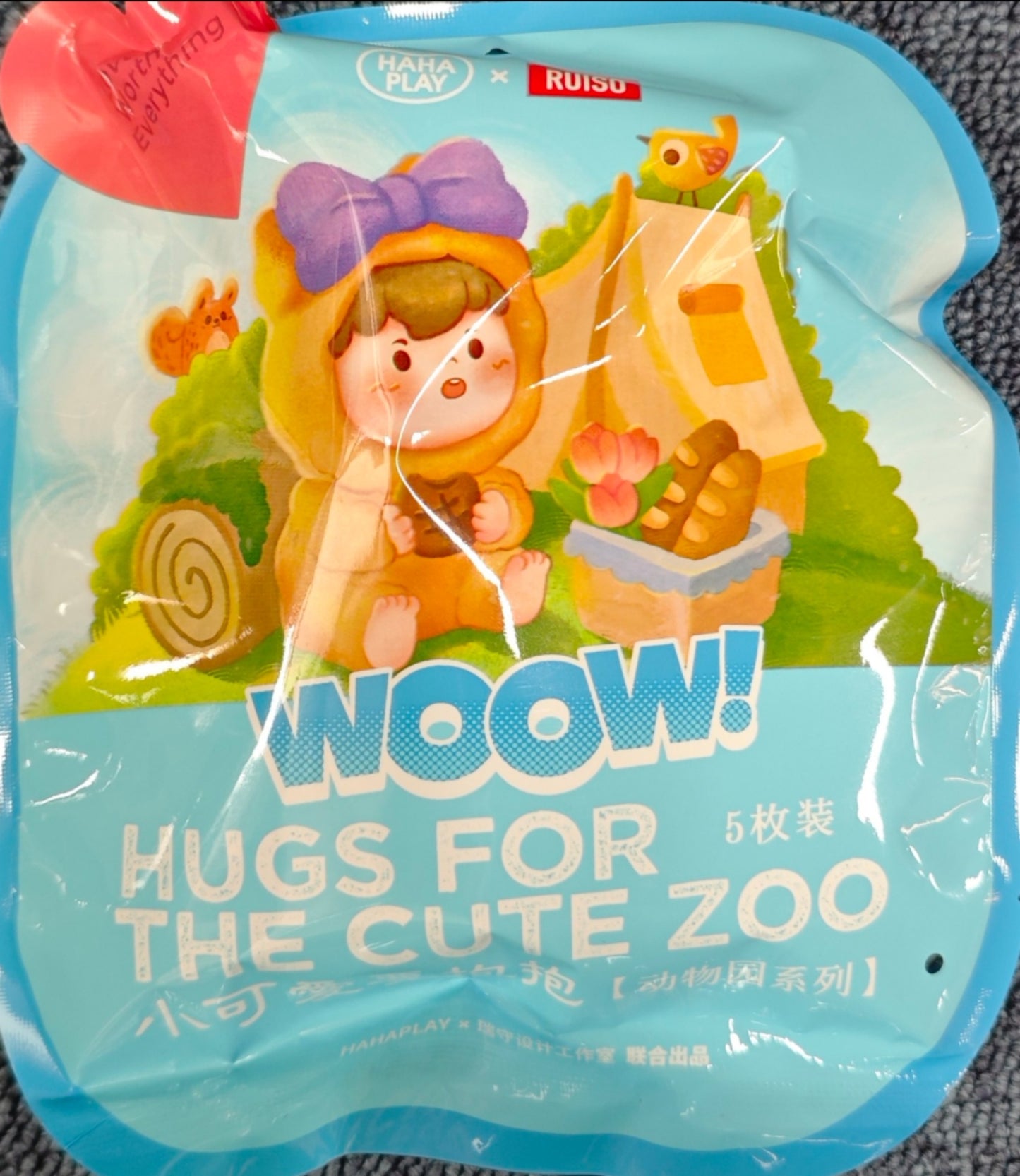WOOW, the little cutie wants a hug