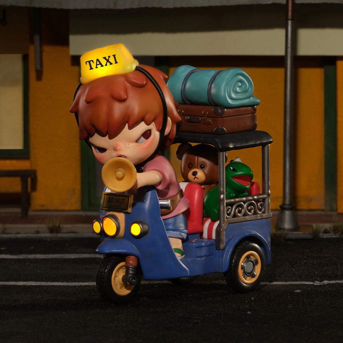 Hirono Tuk-Tuk Figure