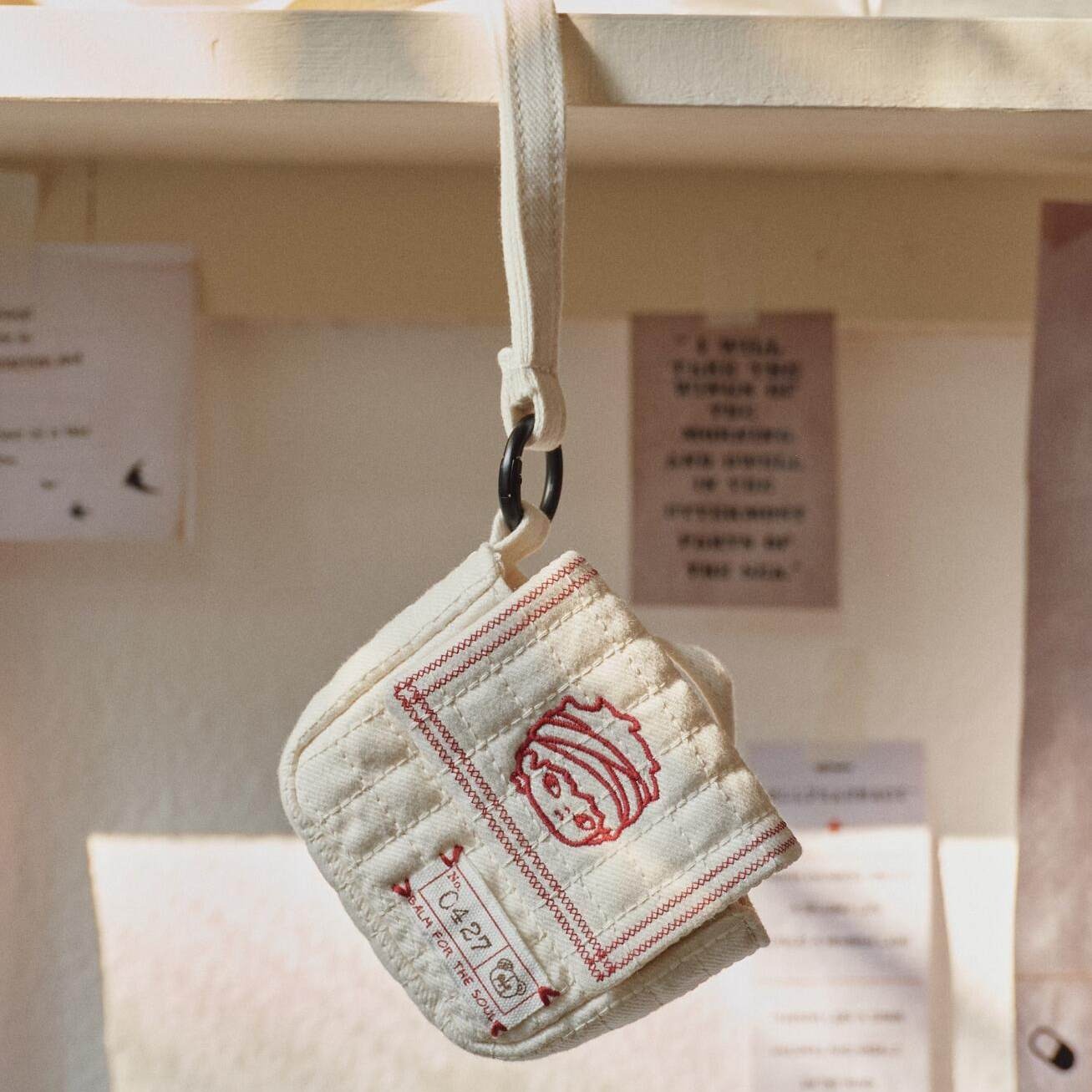 Hirono Beautiful Pharmacy Series Earphone Bag