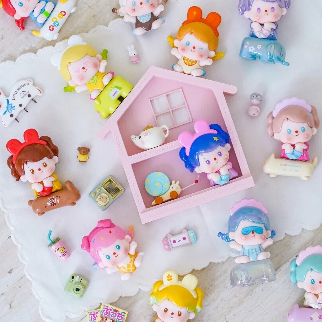 Mhaia sitting in rows