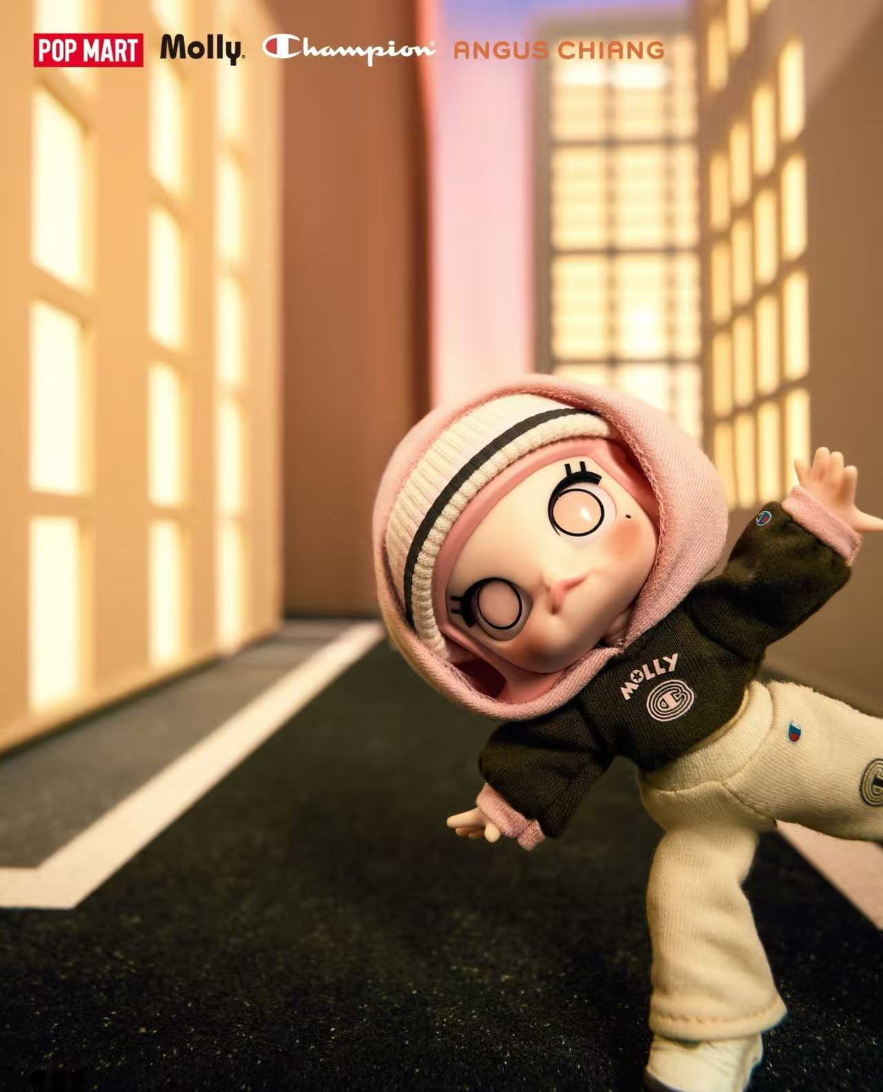 Molly x Champion Fish Fun Plus Figurine