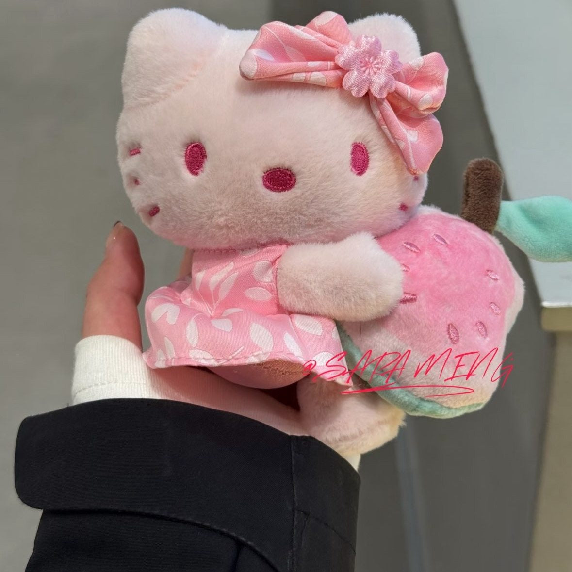 HEYTEA Hello Kitty Co branded Plush Pendant – whale tide play