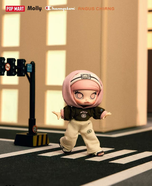 Molly x Champion Fish Fun Plus Figurine